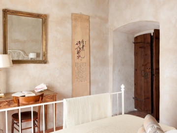 Castello Oldofredi - Hotel & Self-Catering in Monte Isola, Lago Garda & Lago Iseo